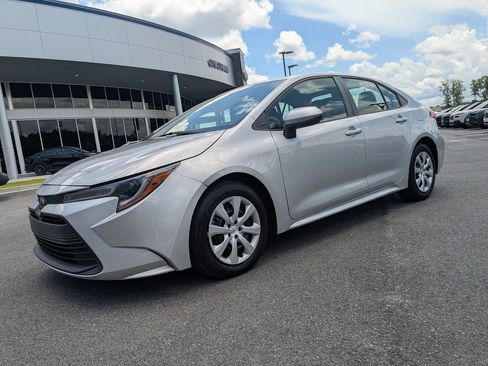 Used 2024 Toyota Corolla LE FWD image 8