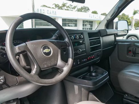 Used 2014 Chevrolet Express 2500 RWD image 18