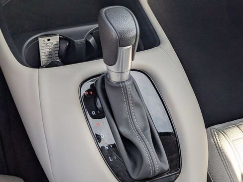Used 2025 Honda HR-V LX image 28