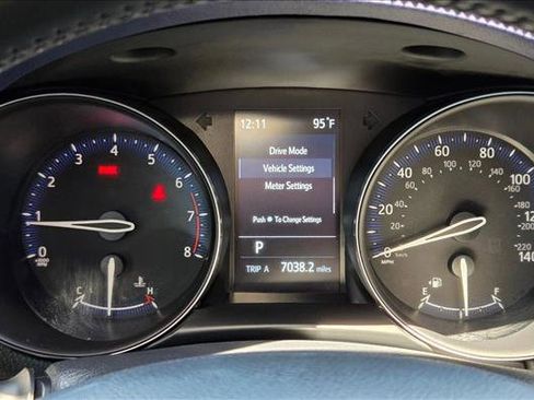 Used 2022 Toyota C-HR XLE FWD image 25