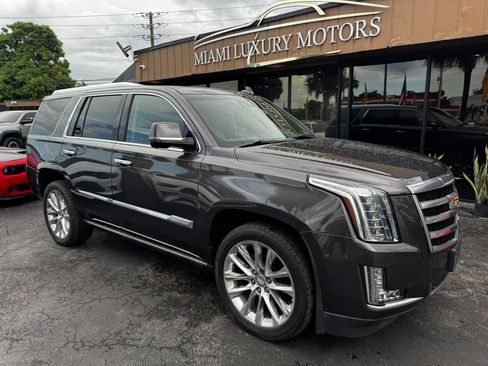 Used 2015 Cadillac Escalade Premium RWD image 3
