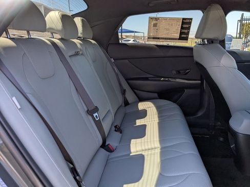 Used 2024 Hyundai Elantra Limited image 22