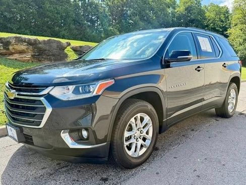 Used 2020 Chevrolet Traverse LT FWD image 2