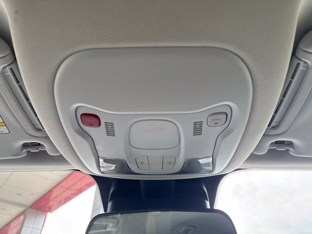 Used 2023 Jeep Renegade Latitude AWD/4WD image 18