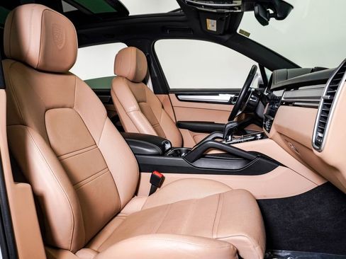 Certified 2023 Porsche Cayenne S Platinum image 15