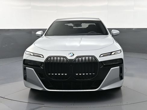Used 2025 BMW 760i xDrive AWD/4WD image 11