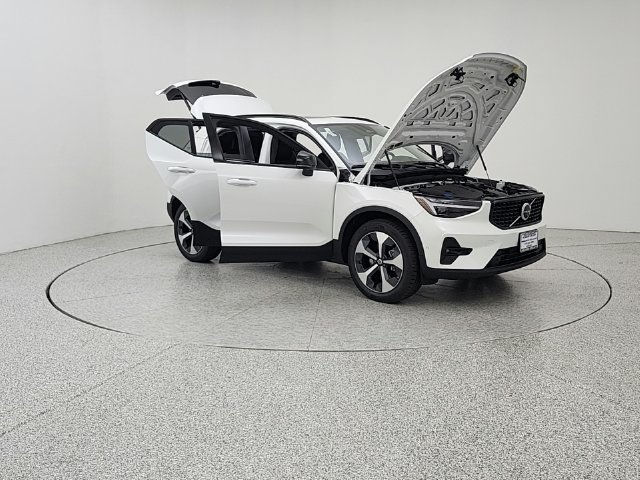 New 2026 Volvo XC40 B5 Plus w/ Protection Package Premier AWD/4WD image 10