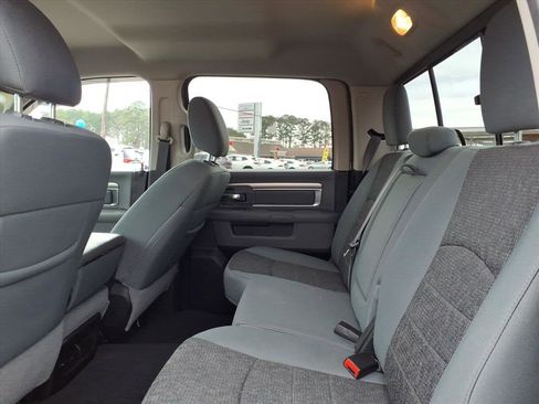 Used 2019 RAM 1500 Classic SLT w/ Luxury Group image 8