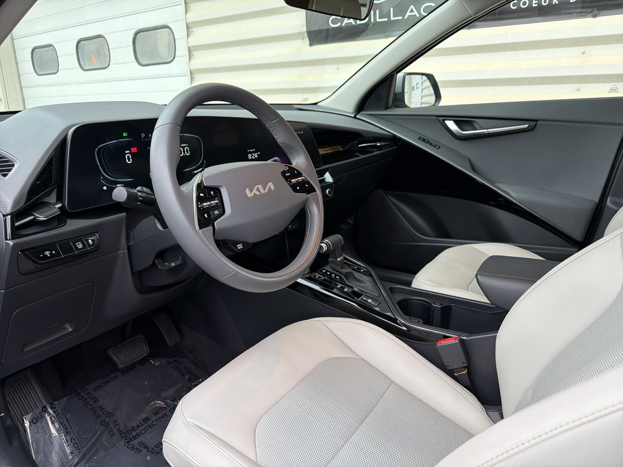 Certified 2024 Kia Niro EX FWD image 11