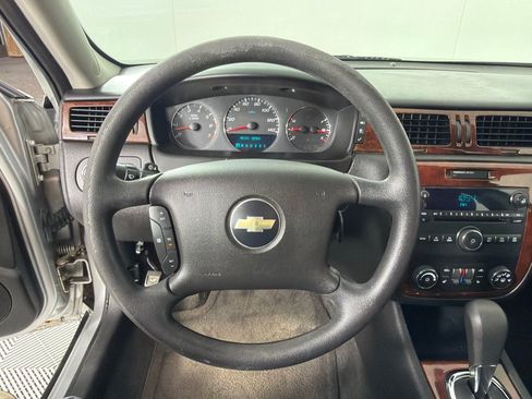 Used 2009 Chevrolet Impala LT FWD image 16