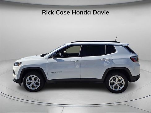 Used 2024 Jeep Compass Latitude image 4