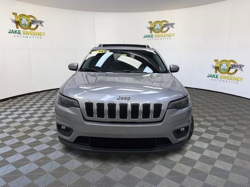 Used 2019 Jeep Cherokee Latitude Plus w/ Comfort/Convenience Group image 3