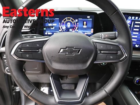 Used 2025 Chevrolet Suburban Z71 image 10