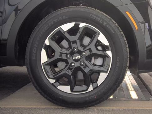 Used 2025 Kia Sorento S w/ Panoramic Sunroof Package image 2