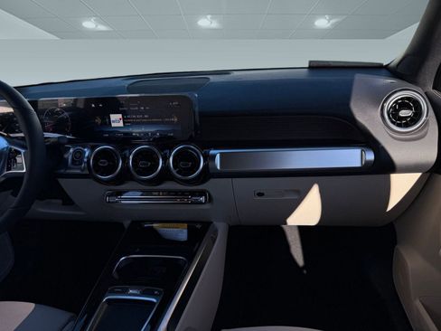 New 2026 Mercedes-Benz GLB 250 image 24