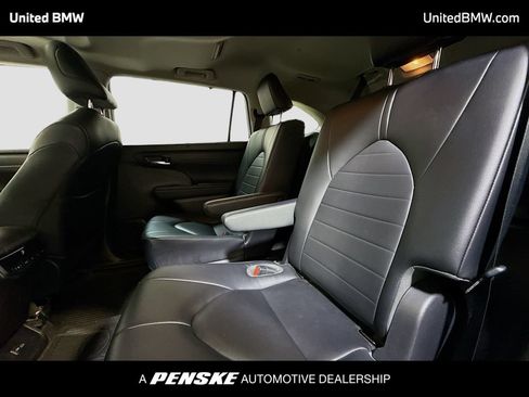 Used 2023 Toyota Highlander XLE FWD image 12