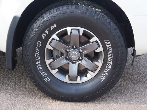 Used 2020 Nissan Frontier PRO-4X image 10