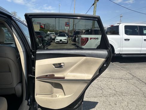 Used 2015 Toyota Venza LE image 18