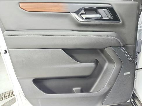 Used 2025 GMC Yukon XL Denali AWD/4WD image 41