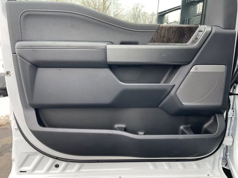 New 2026 Ford F250 Lariat w/ Black Appearance Package image 17