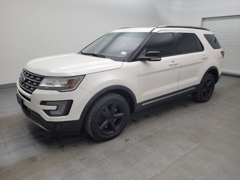 Used 2017 Ford Explorer XLT w/ Equipment Group 202A image 2