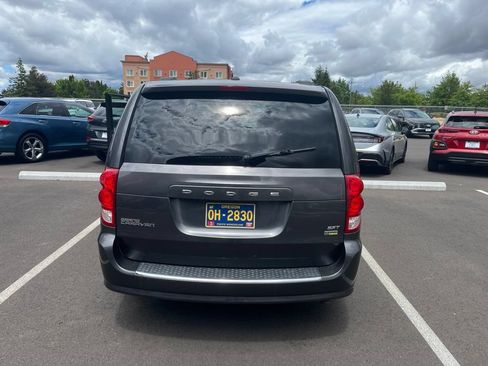 Used 2017 Dodge Grand Caravan SXT FWD image 3
