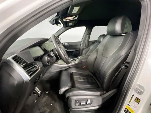 Used 2022 BMW X5 xDrive40i w/ M Sport Package image 18