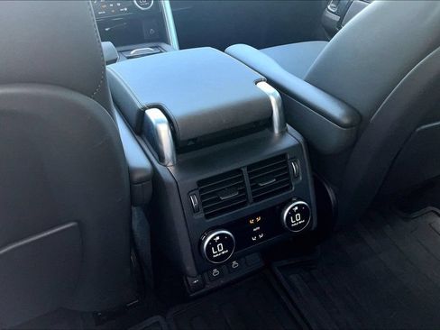 Used 2024 Land Rover Discovery Dynamic SE AWD/4WD image 24