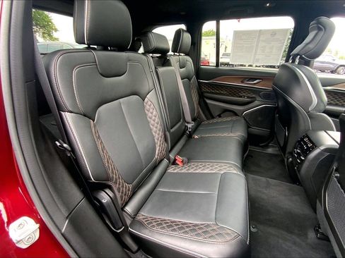 Certified 2024 Jeep Grand Cherokee Summit AWD/4WD image 19