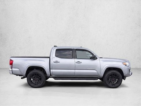 Used 2018 Toyota Tacoma SR5 RWD image 8
