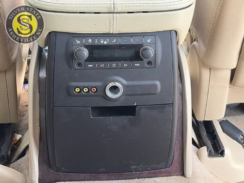 Used 2011 Cadillac Escalade ESV Premium AWD/4WD image 24
