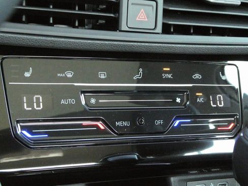 New 2025 Volkswagen Jetta SE image 17