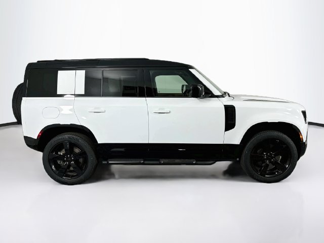 New 2026 Land Rover Defender 110 X-Dynamic SE AWD/4WD image 4