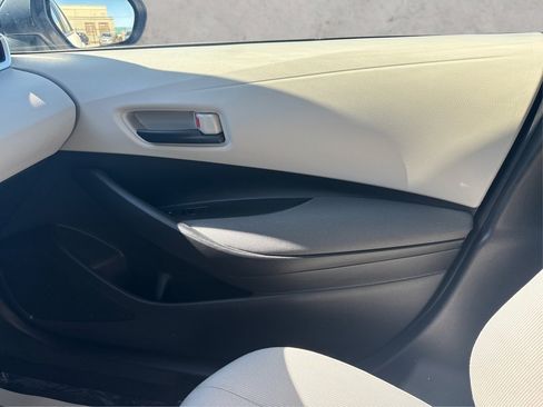 Used 2022 Toyota Corolla LE FWD image 28