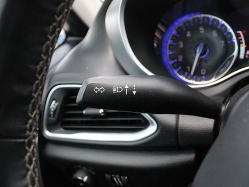 Used 2019 Chrysler Pacifica Touring-L Plus w/ S Appearance Package FWD image 10