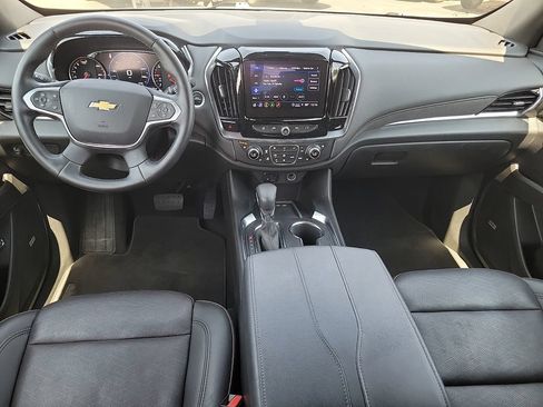 Used 2023 Chevrolet Traverse High Country FWD image 9