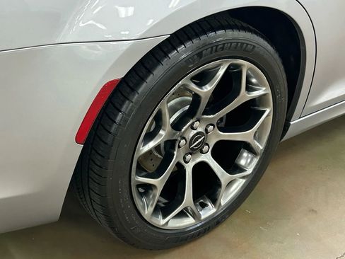 Used 2018 Chrysler 300 S w/ 300S Premium Group image 20
