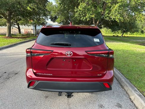 Used 2022 Toyota Highlander XLE FWD image 5