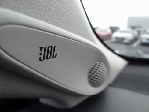 Used 2023 Toyota Corolla Cross XLE image 19