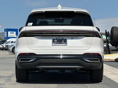 New 2026 Lincoln Nautilus Premier AWD/4WD image 4