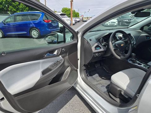 Used 2019 Chevrolet Cruze LS FWD image 18