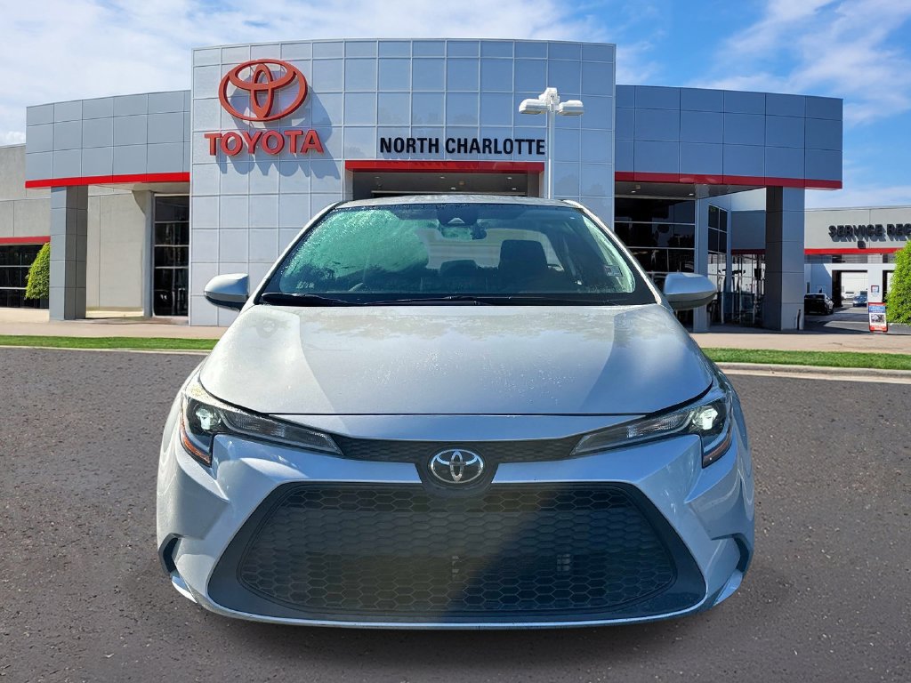 Used 2021 Toyota Corolla LE FWD image 2