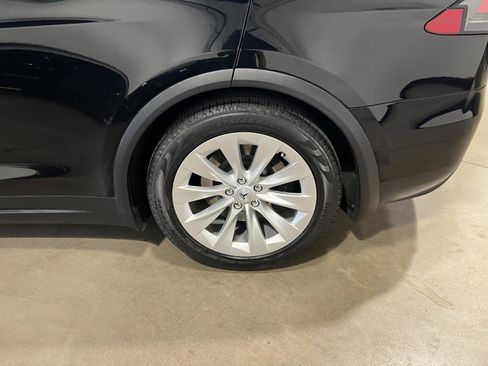 Used 2018 Tesla Model X 75D image 44