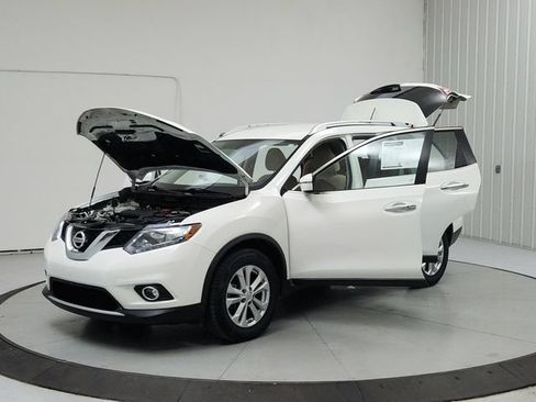 Used 2016 Nissan Rogue SV FWD image 11