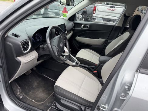 Used 2021 Hyundai Venue SEL image 12