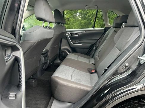 Used 2025 Toyota RAV4 XLE AWD/4WD image 33