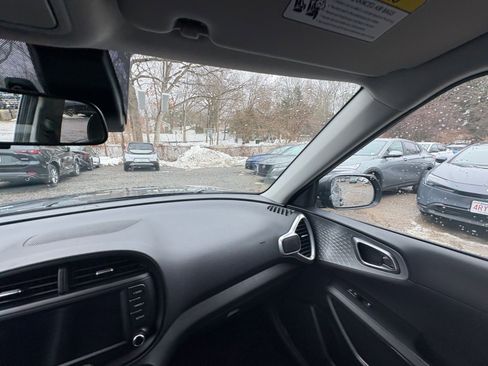 Used 2025 Kia Soul LX w/ LX Technology Package image 31