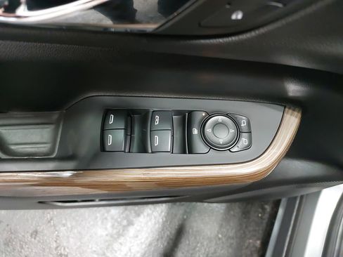 Used 2023 GMC Acadia SLE w/ Driver Convenience Package image 30