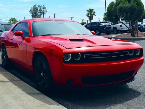 Used 2018 Dodge Challenger SXT RWD image 12