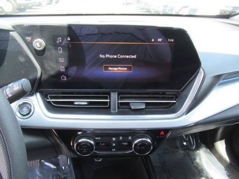 Used 2024 Chevrolet Trax LT FWD image 24